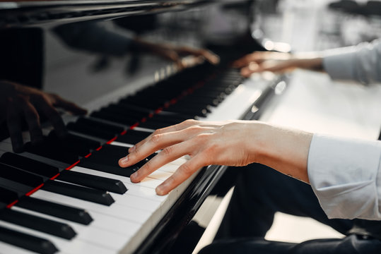 Piano Classes Noida - Vayu Music Institute Sector 62 Sector 119